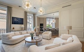 Appartement Avenue Montaigne - Paris Champs Elysées